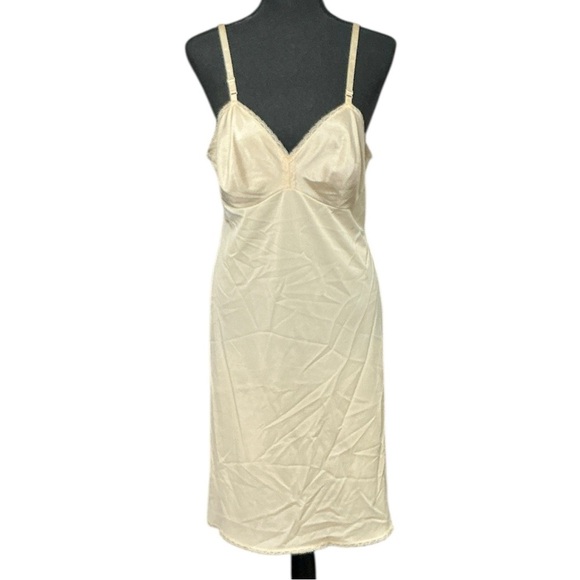 Vintage Vanity Fair Elegant Cream Chemise Slip - Picture 2 of 9